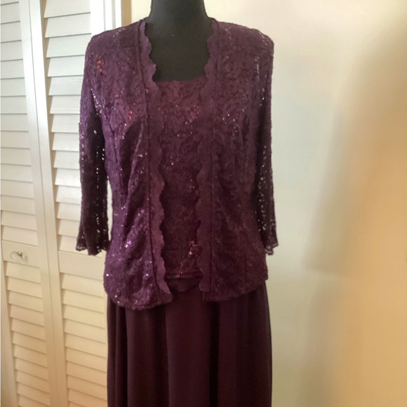 Two piece Evening gown.  Excellent condition.  Fully lined. Non smoking home. - Picture 1 of 6